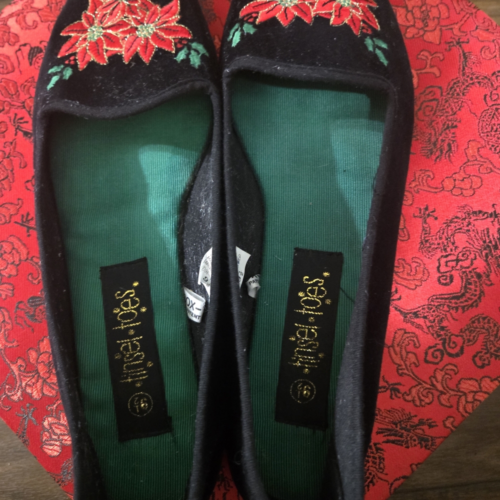 Black Embroidered Women's Flats - Picture 3 of 3